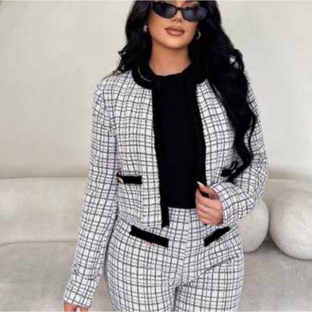 Minimalist Elegant Vintage black&white plaid Jacket! - Picture 4 of 7